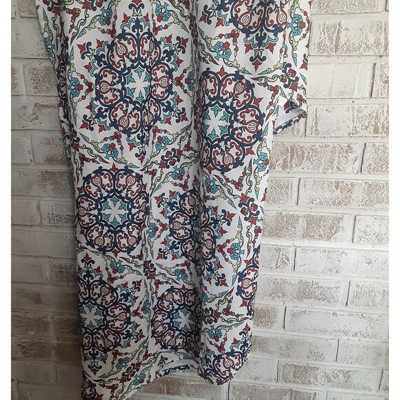 Huntington Home Table Cloth 73x73 Scrolled Medalions - Picture 8 of 8